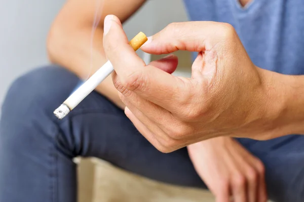 Young man smoking — Stock Photo, Image