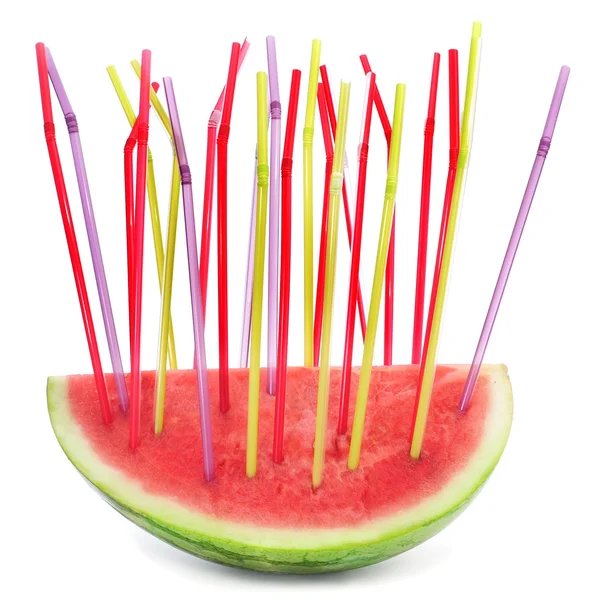 Sepotong semangka dengan sedotan minum dengan warna yang berbeda — Stok Foto
