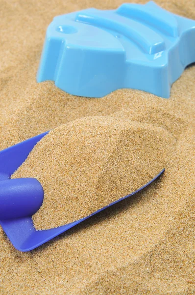 Toy shovel and sand mould — Stock Photo, Image