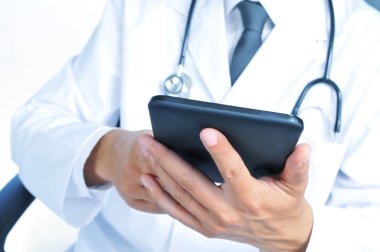 Doktor kontrol onun tablet