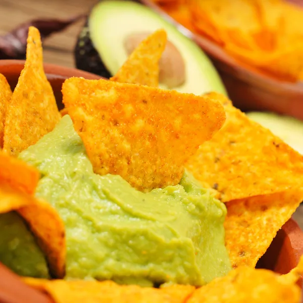 Nachos and guacamole — Stock Photo, Image