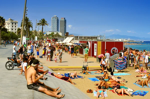 Plaży La barceloneta w Barcelonie, Hiszpania — Zdjęcie stockowe