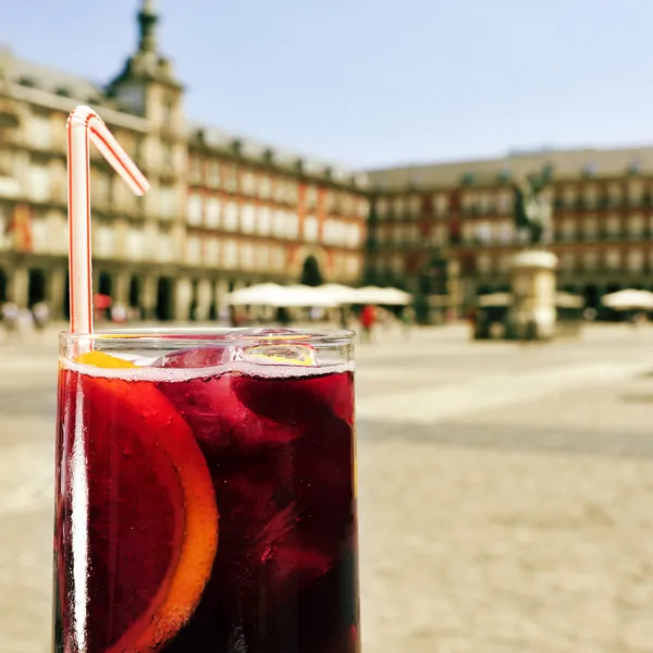 Tinto de verano in Plaza Mayor in Madrid, Spain — 스톡 사진