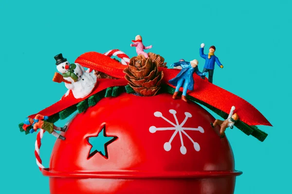 Closeup Some Miniature People Playing Snow Red Christmas Ornament Decorated — Stock Photo, Image