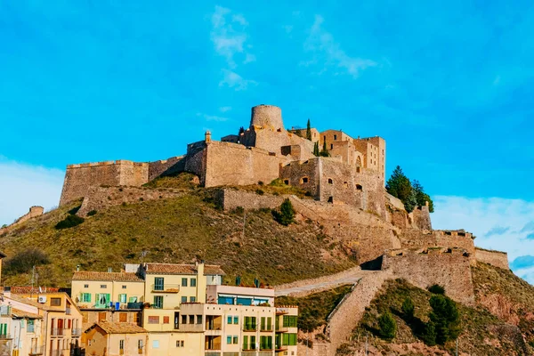 스페인 카탈루냐의 카르도나라는 도시의 꼭대기에 중세의 카르도나의 — 스톡 사진