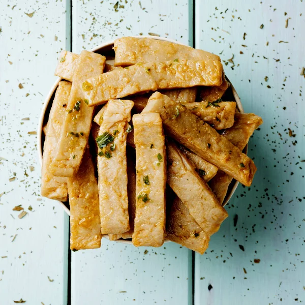 Visão Ângulo Alto Boliche Com Várias Tiras Fritas Frango Simulado — Fotografia de Stock