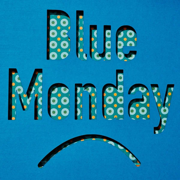Tekst Niebieski Poniedziałek Smutne Usta Wycięte Niebieskim Papierze Kolorowe Wzorzyste — Zdjęcie stockowe