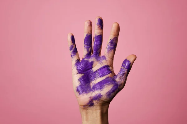 Closeup Raised Hand Man Some Stains Purple Paint Pink Background — Stock Photo, Image