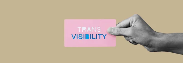 Una Persona Blanco Negro Sostiene Letrero Con Recorte Visibilidad Trans — Foto de Stock