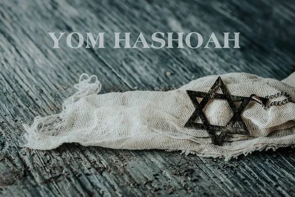 Tekst Yom Hashoah Een Oude Roestige Hanger Vorm Van Ster — Stockfoto