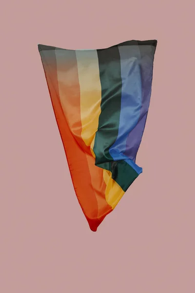 Kolorowy Gej Duma Flaga Machając Powietrzu Różowy Tło — Zdjęcie stockowe
