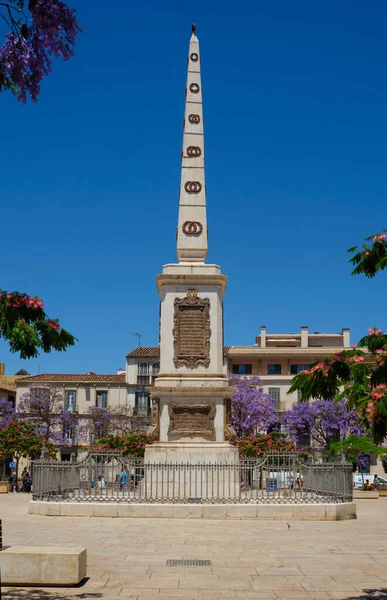西班牙马拉加 2022年5月26日 西班牙马拉加的拉梅尔塞广场 市中心的主要广场之一 由一个方尖碑主持 以纪念托里霍斯将军 — 图库照片