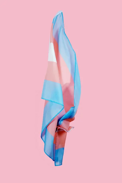 Een Transgender Trots Vlag Zwaaiend Lucht Een Roze Achtergrond Met — Stockfoto