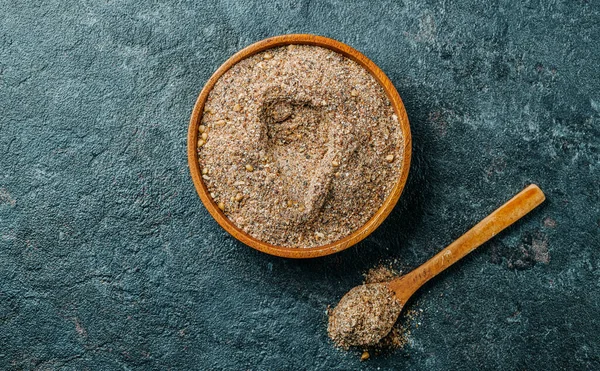 Blick Auf Einen Kochlöffel Und Einen Holzteller Mit Einer Veganen — Stockfoto