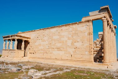 Atina, Yunanistan Akropolü 'ndeki Echtheion ya da Temple of Athena Polias ve ünlü Bakireler Verandası.