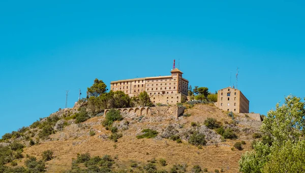 位于西班牙阿拉贡Huesca省Barbastro的El Pueyo修道院的景观 位于山顶 — 图库照片