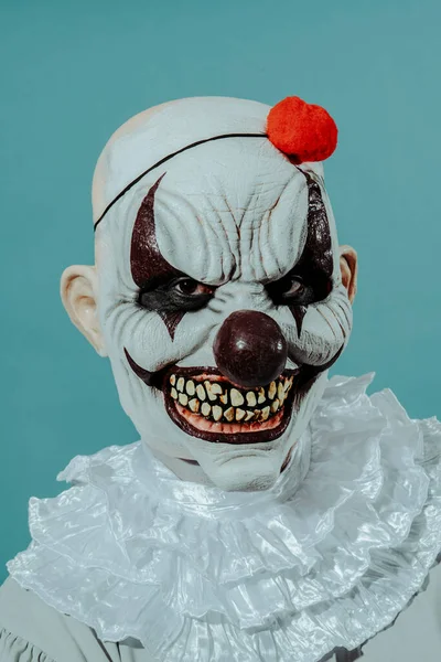 Gros Plan Clown Maléfique Chauve Effrayant Avec Sourire Menaçant Portant — Photo