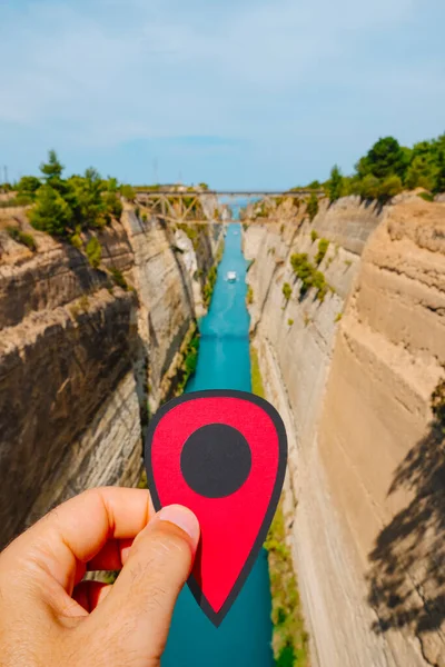 Closeup Hand Man Red Marker His Hand Corinth Canal Isthmia — Stock Photo, Image