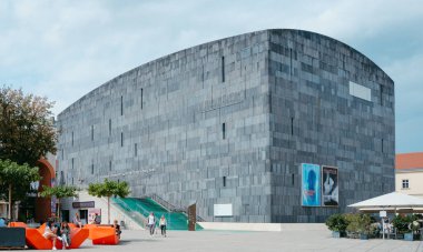 Viyana, Avusturya - 28 Ağustos 2022: Mumok Müzesi Modernisti Kunst Stiftung Ludwig Wien, Viyana, Avusturya