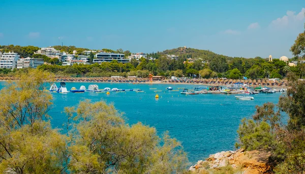 Vouliagmeni Grécia Setembro 2022 Uma Vista Sobre Praia Vouliagmeni Vouliagmeni — Fotografia de Stock