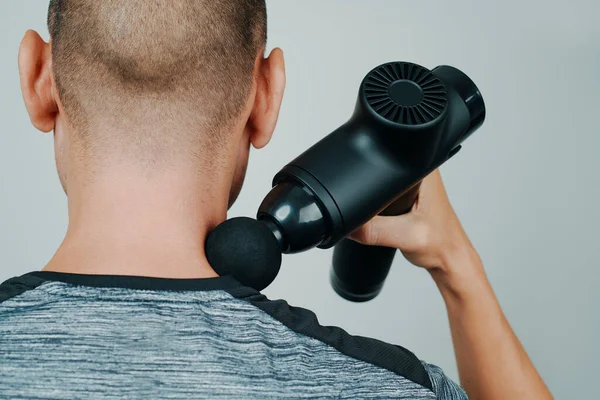 Closeup Young Caucasian Man Wearing Sports Clothes Using Massage Gun — Stock Photo, Image