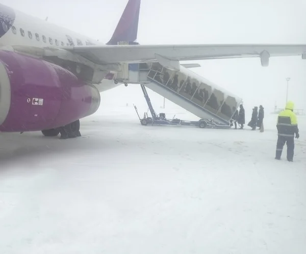 Aeroporto na tempestade de neve — Fotografia de Stock