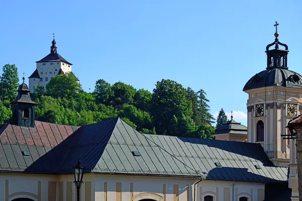 Замок и церковь — стоковое фото