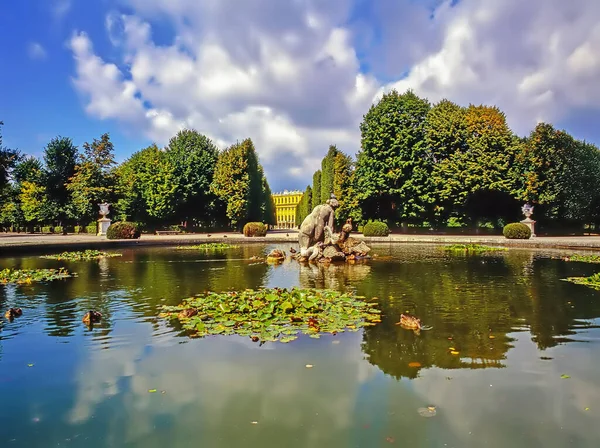 Pałac Schonbrunn Fontanną Wiedniu — Zdjęcie stockowe