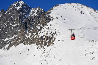 Teleferik ile kış dağlarda