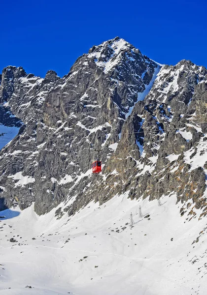 Berge Winter Mit Seilbahn — Stockfoto