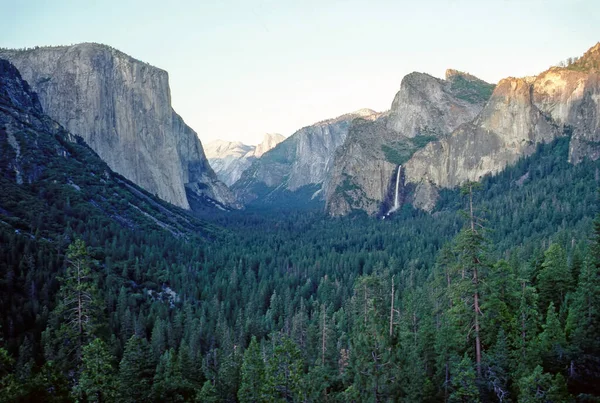 Capitan Och Bridalveil Fall Yosemite National Park Kalifornien — Stockfoto