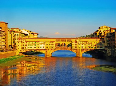 Floransa'daki Ponte Vecchio ile Arno Nehri