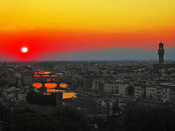 Puesta Sol Florencia Con Ponte Vecchio Río Arno Italia — Foto de Stock