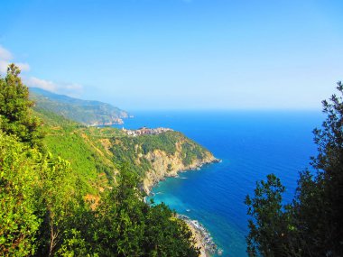 İtalyan sahilindeki Corniglia manzarası