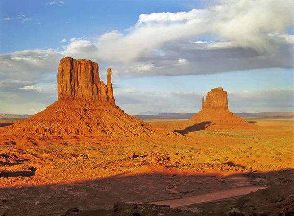 Mitenes Esquerda Direita Monument Valley Arizona — Fotografia de Stock