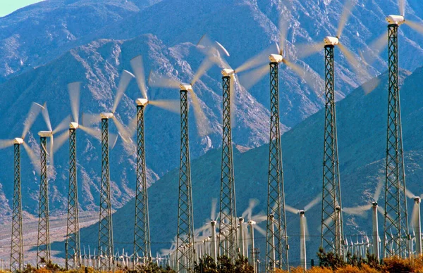 Kaliforniya Çölünde Rüzgar Türbinleri — Stok fotoğraf