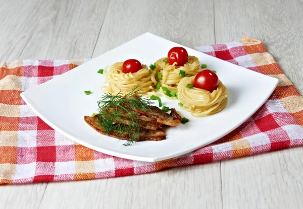 Nudeln mit Schinken — Stockfoto