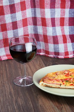 Pizza ve şarap