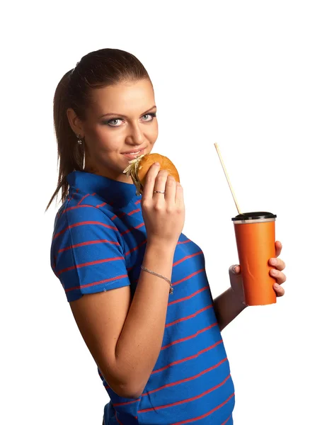 Femme avec hamburger et soda — Photo