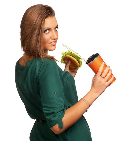 Menina bonita segurando hambúrguer e cola — Fotografia de Stock