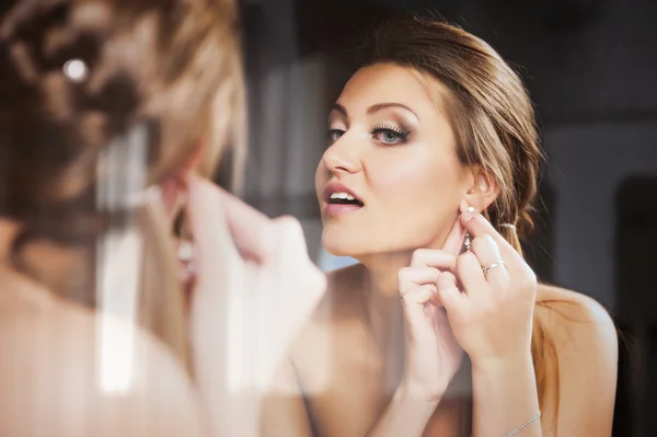 Young bride — Stock Photo, Image