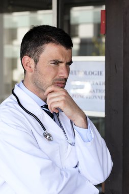 dalgın doktor hastanede