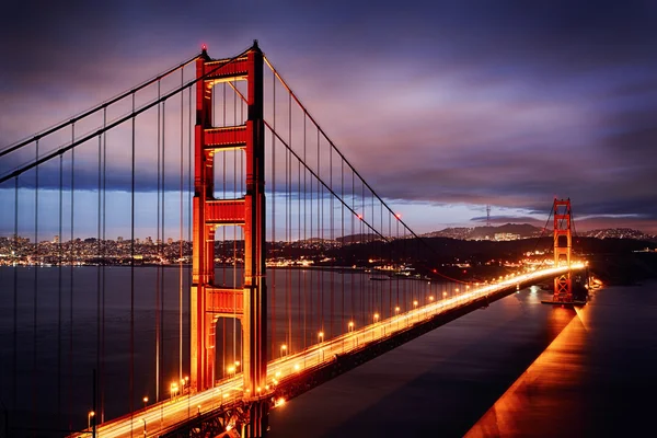 Nattscen med golden gate-bron — Stockfoto