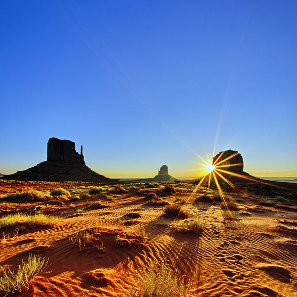 Monument valley bij zonsopgang, Verenigde Staten — Stockfoto