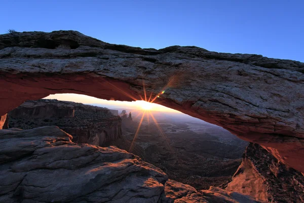 Východ slunce na slavné mesa arch — Stock fotografie