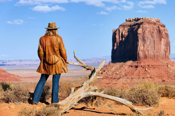 Cowgirl solitaria — Foto Stock