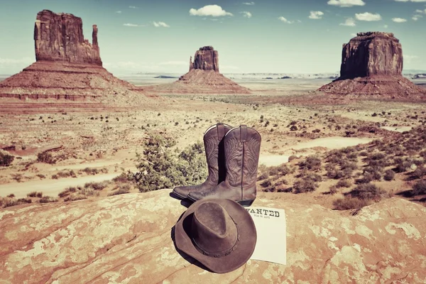Laarzen, hoed en monument valley — Stockfoto