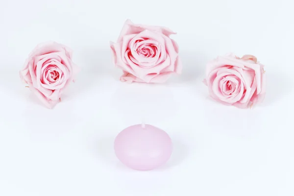 Vela e rosas — Fotografia de Stock