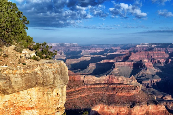 Horizontale Ansicht des berühmten Grand Canyon — Stockfoto
