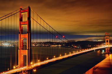golden gate Köprüsü'nün gece çekimi